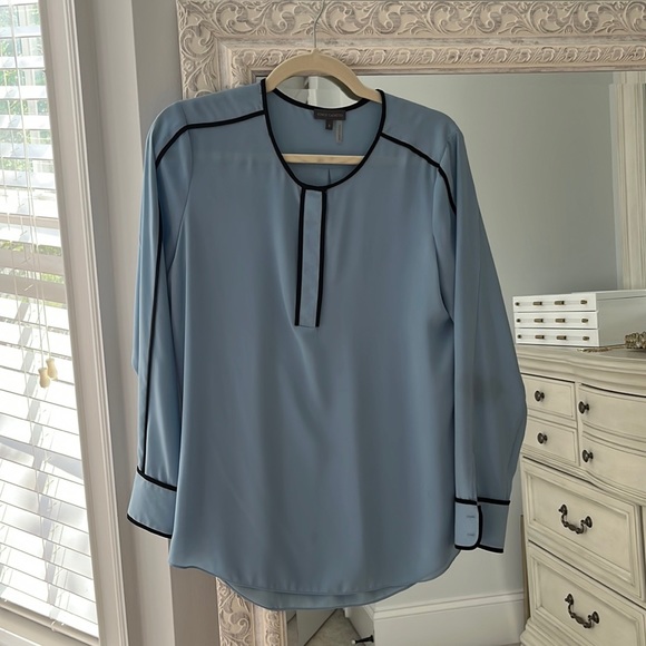 Vince Camuto Tops - Vince Camuto Blue outlined blouse